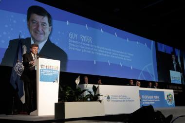 Foto noticia UOCRA - Discurso de apertura de Gerardo Martínez, vicepresidente de la IV Conferencia Mundial sobre Erradicación Sostenida del Trabajo Infantil