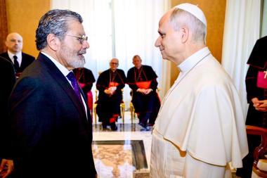 Foto noticia Internacional - GERARDO MART&Iacute;NEZ FUE RECIBIDO POR EL PAPA LE&Oacute;N XIV