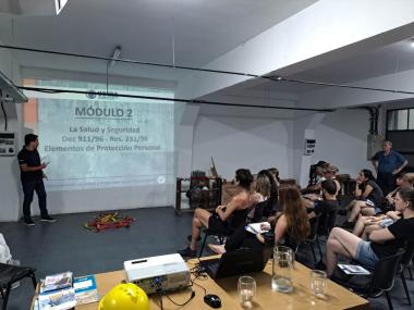 Foto noticia SST - ACCIONES DEL PROGRAMA NACIONAL DE FORMACIÓN EN SALUD Y SEGURIDAD EN EL TRABAJO, DEL DEPARTAMENTO DE SALUD Y SEGURIDAD EN EL TRABAJO (SST) DE UOCRA Y LA DIRECCIÓN DE LA ESCUELA TALLER DEL CASCO HISTÓRICO DE LA CIUDAD DE BUENOS AIRES.