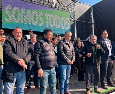 Foto noticia UOCRA - Acto de la UOCRA con Gerardo Martínez y el Gobernador Figueroa en Vaca Muerta