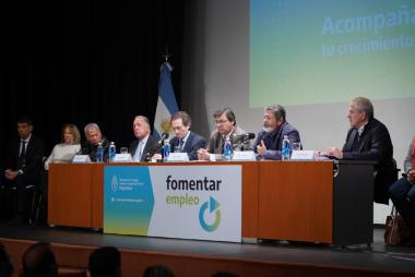 Foto noticia UOCRA - GERARDO MARTÍNEZ ANFITRIÓN DEL LANZAMIENTO DEL PROGRAMA "FOMENTAR EMPLEO"