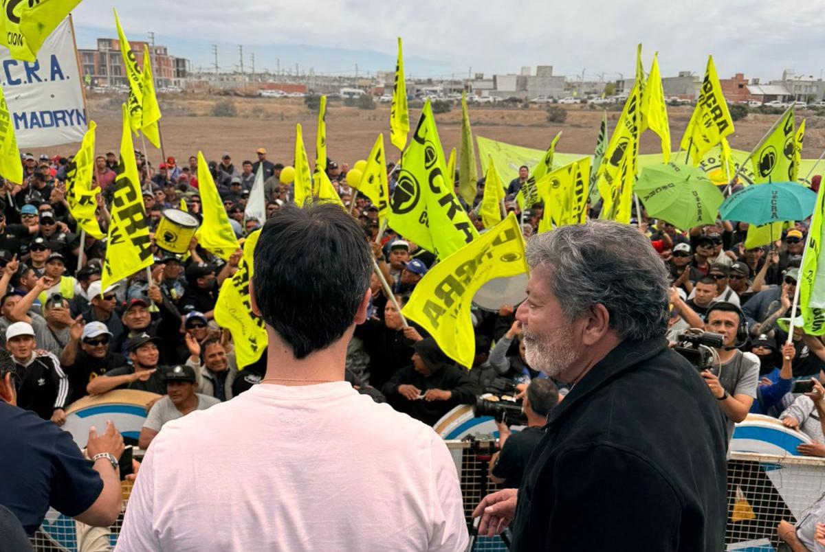 Gerardo Martínez participó de la entrega de viviendas Procrear en Chubut