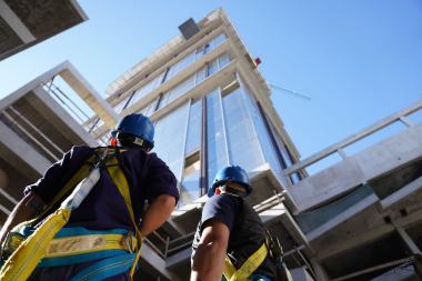 Foto noticia SST - La Superintendencia de Riesgo del Trabajo aprobó nuevas medidas de seguridad a partir de una iniciativa de UOCRA y CAMARCO.