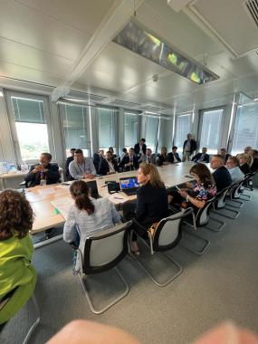 Foto noticia Internacional - Representantes sindicales y empresarios del sector hidrocarburífero de Argentina lanzaron  una mesa de diálogo permanente y un dossier orientado a una transición justa que  promueva las buenas prácticas laborales